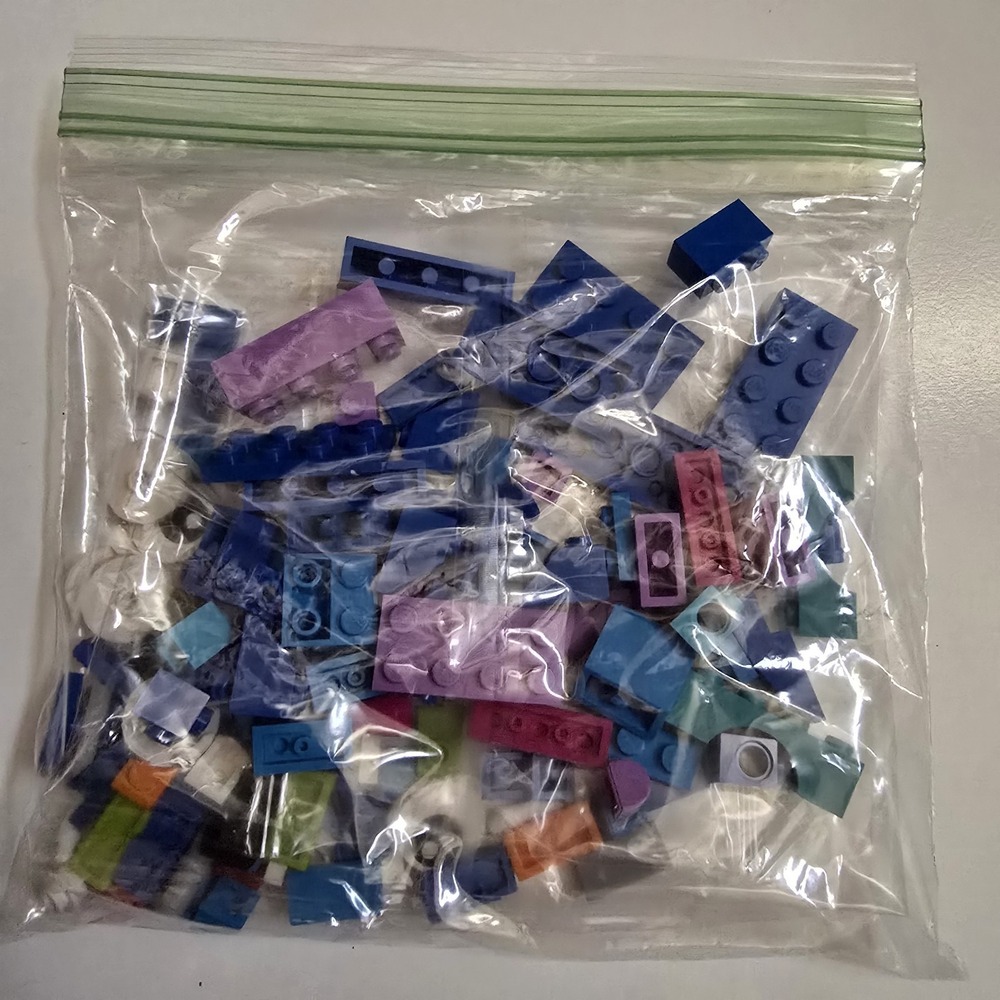 LEGO 11009 Classic Bricks & Lights‎ RETIRED Not Sure If Complete Damaged Box - Picture 7 of 13